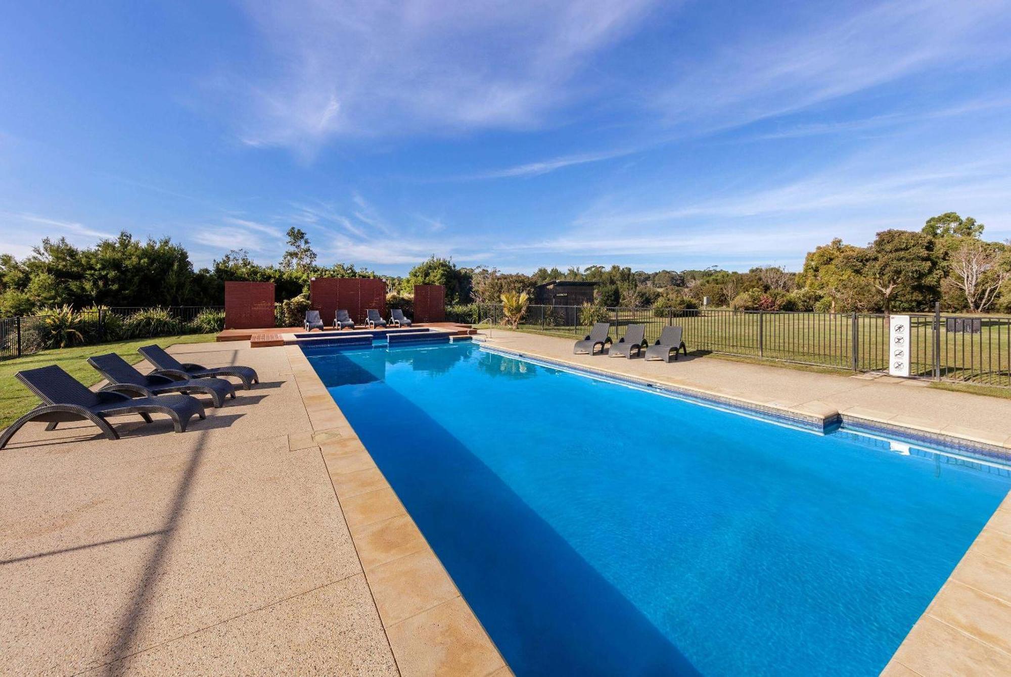 Ramada Resort By Wyndham Phillip Island Cowes Extérieur photo
