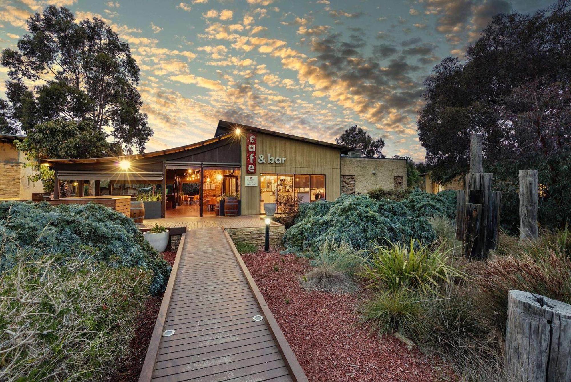 Ramada Resort By Wyndham Phillip Island Cowes Extérieur photo